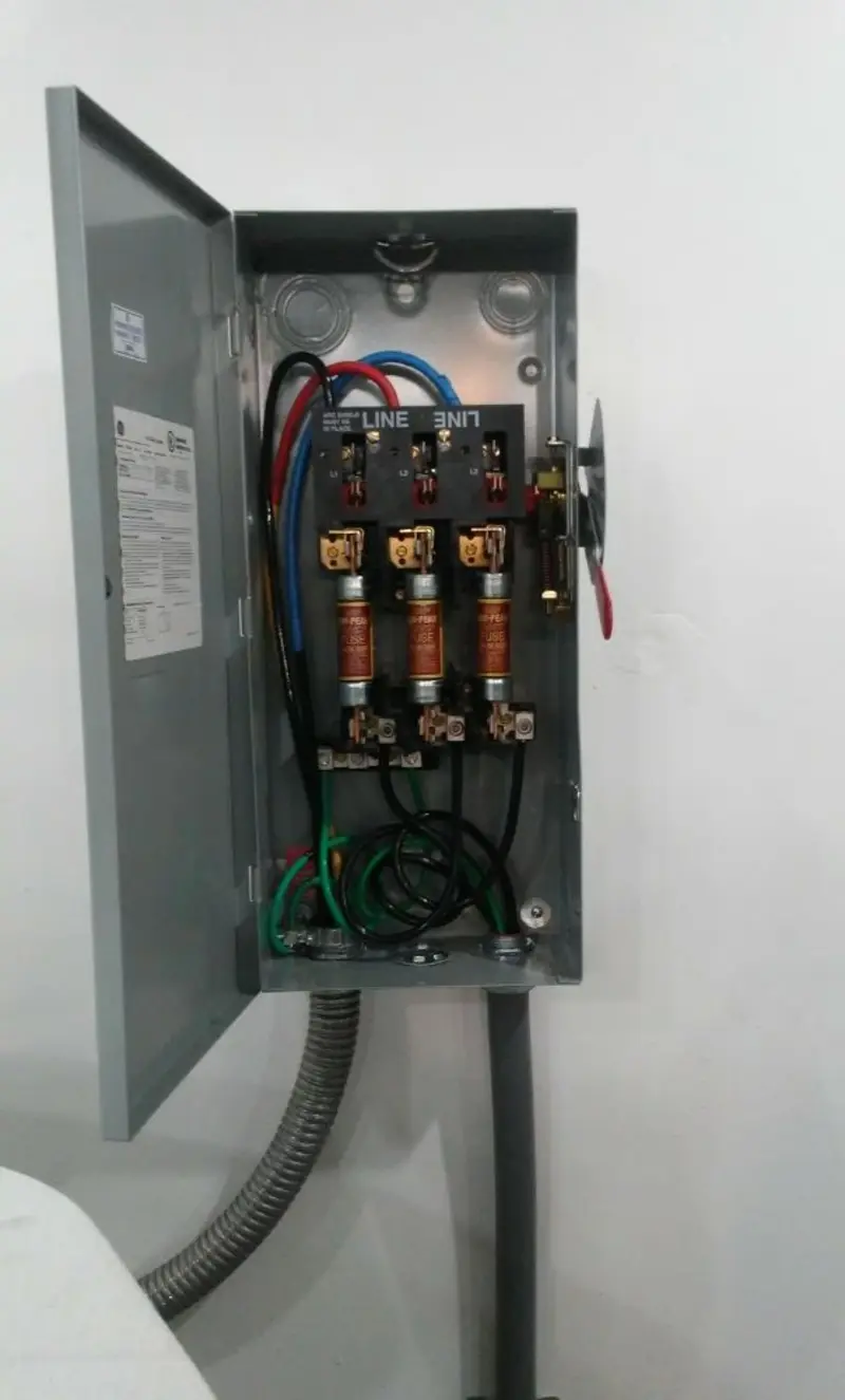 Three-phase disconnect switch installed for Smoke Detector Installation in Verde Village
